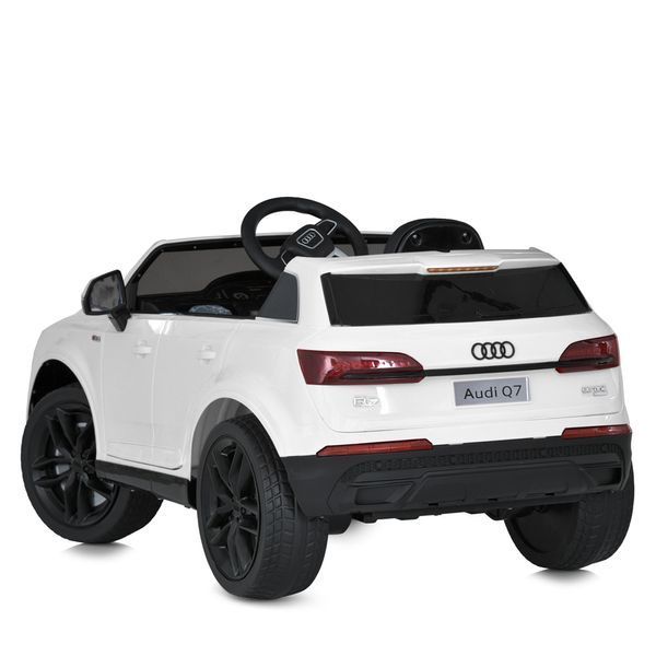 Дитячий електромобіль Audi Q7 M 5796EBLR-1 білий, 2 мотори 35W, EVA колеса, шкіряне сидіння, пульт 2.4G, Bluetooth M 5796EBLR-1 фото